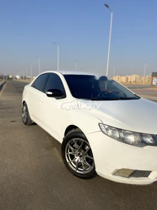 Kia Cerato 2010 White Used for Sale - 5