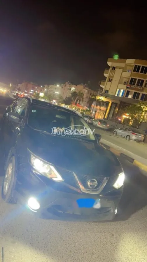 Nissan Qashqai 2017 White Used for Sale - 3