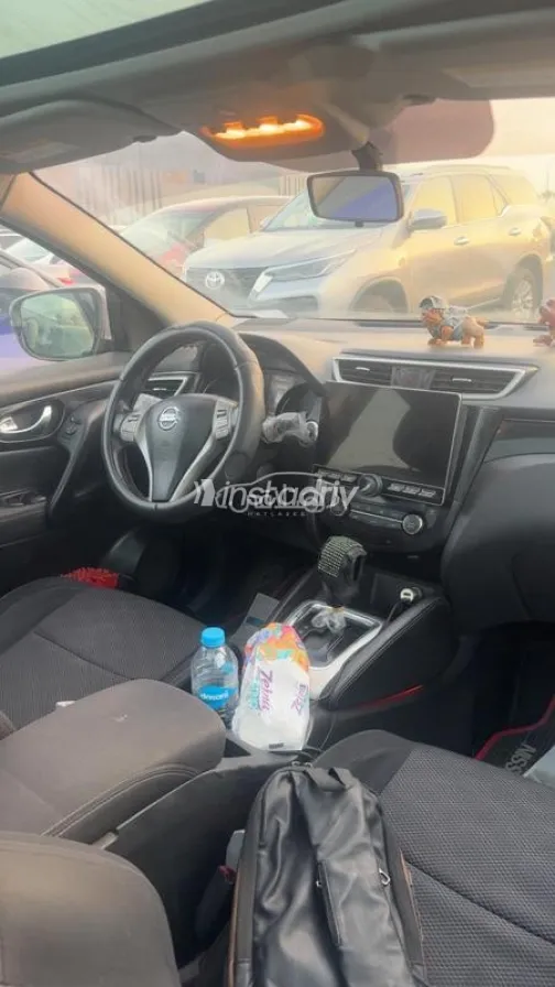 Nissan Qashqai 2017 White Used for Sale - 4