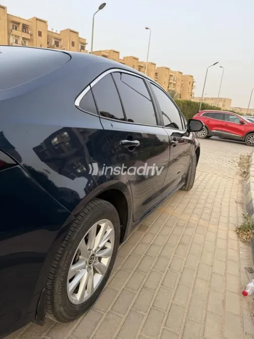 تويوتا كورولا 2024 أبيض مستعملة للبيع - 8