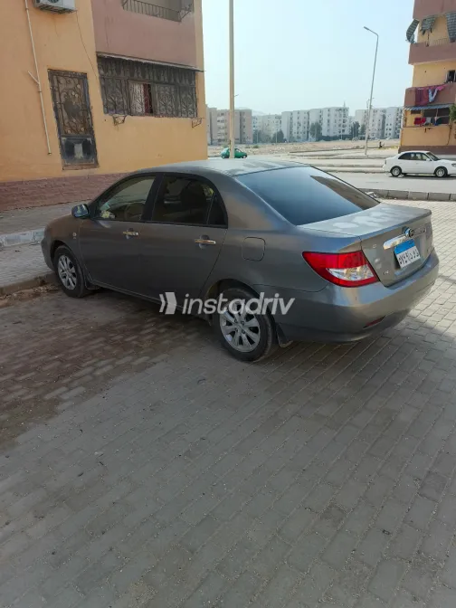 بى واى دى‬ F3 2016 أبيض مستعملة للبيع - 2