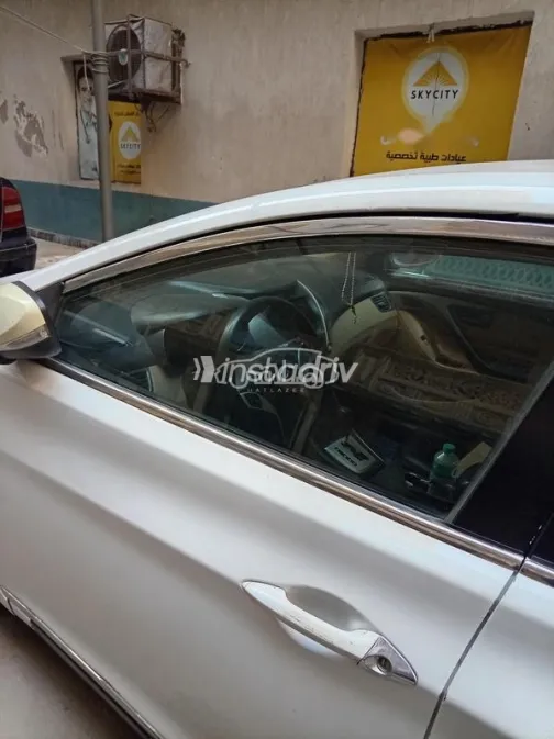 Hyundai Elantra MD 2012 White Used for Sale - 10