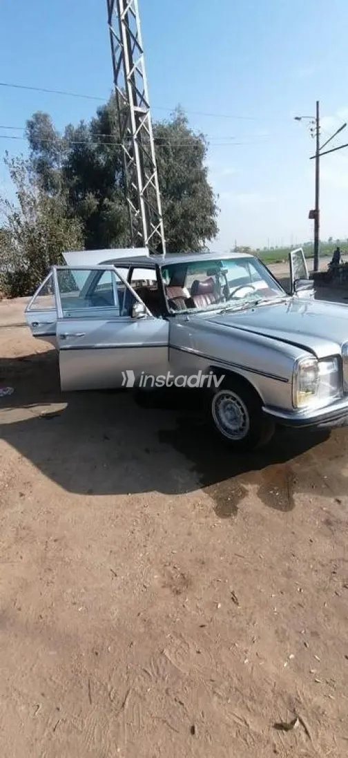 مرسيدس 200 1976 فضي مستعملة للبيع - 3