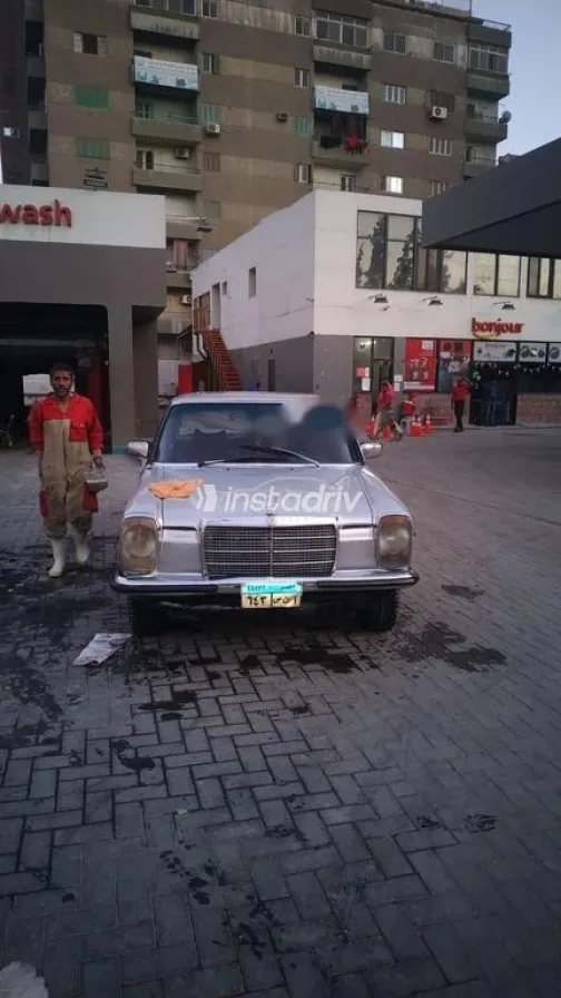 مرسيدس 200 1976 فضي مستعملة للبيع - 5