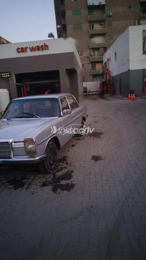 مرسيدس 200 1976 فضي مستعملة للبيع - 6
