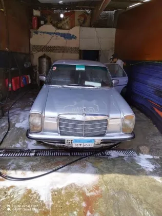 مرسيدس 200 1976 فضي مستعملة للبيع