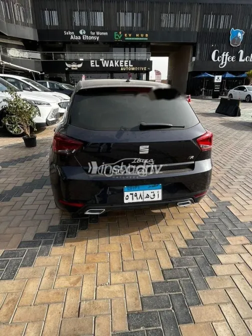 سيات ابيزا 2022 أبيض مستعملة للبيع - 4