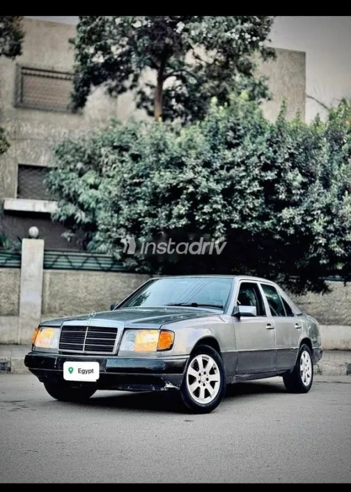 Mercedes E 200 1988 Silver Used for Sale - 1