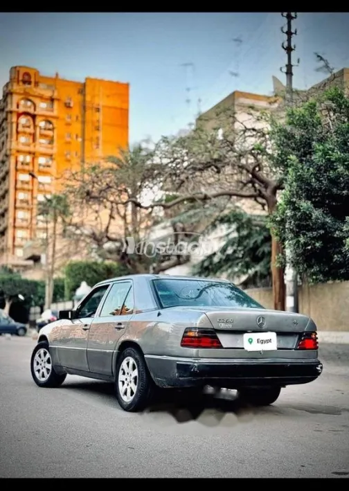 Mercedes E 200 1988 Silver Used for Sale - 3