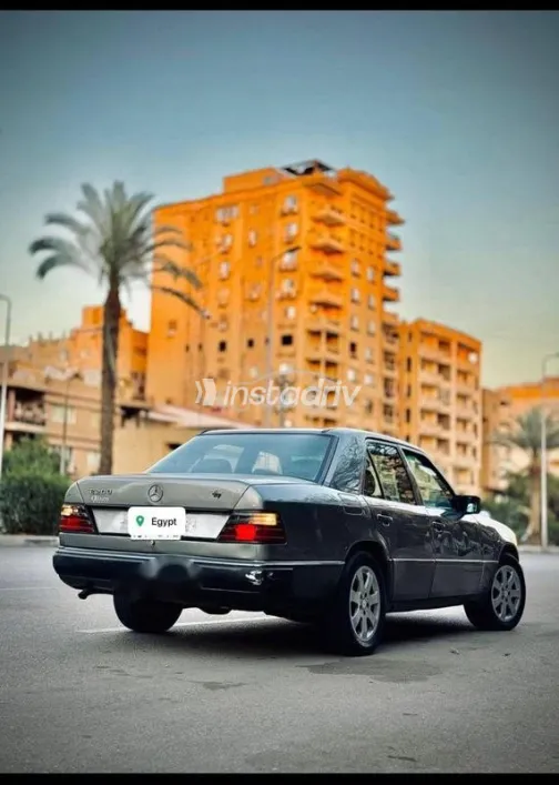 Mercedes E 200 1988 Silver Used for Sale - 4