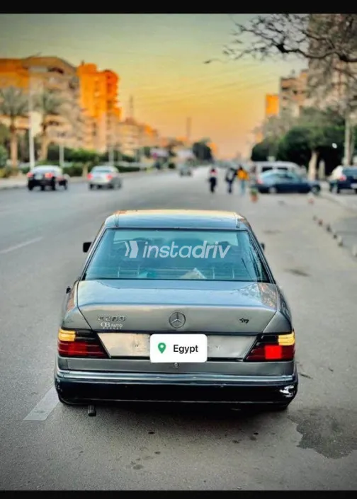 Mercedes E 200 1988 Silver Used for Sale - 5