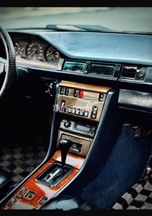 Mercedes E 200 1988 Silver Used for Sale - 9