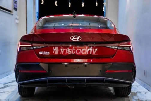 هيونداي إلنترا 2024 أحمر مستعملة للبيع - 2