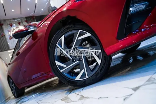 هيونداي إلنترا 2024 أحمر مستعملة للبيع - 3