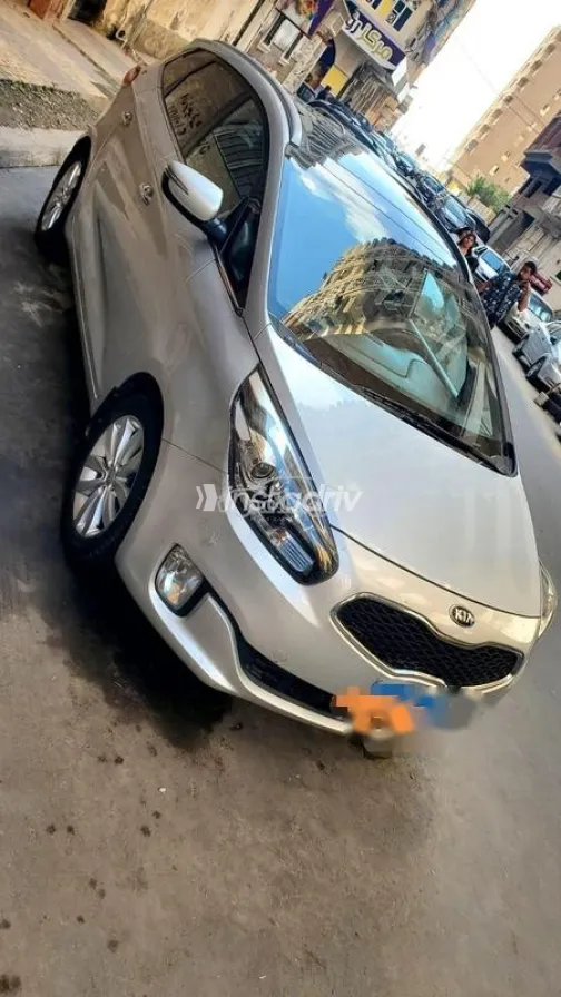 Kia Carens 2015 Silver Used for Sale - 6