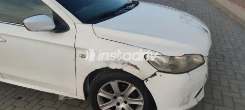 بيجو 301 2014 أبيض مستعملة للبيع - 7