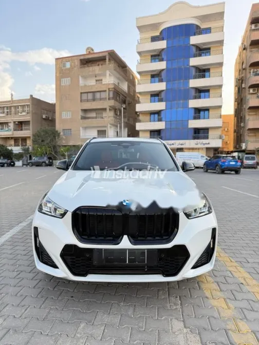 بي ام دبليو X1 2024 أبيض مستعملة للبيع - 1