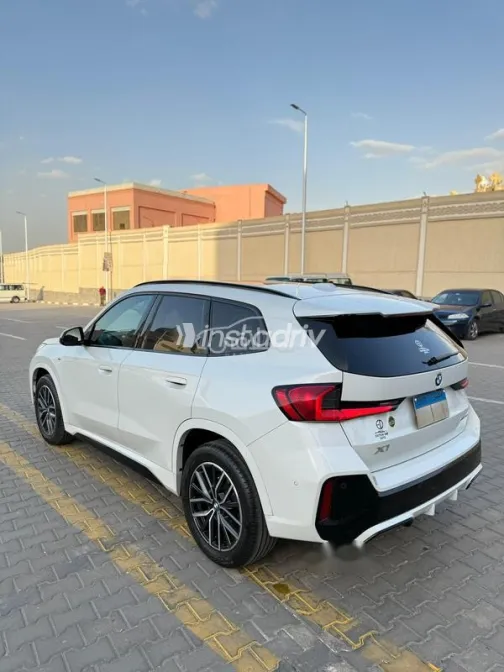 بي ام دبليو X1 2024 أبيض مستعملة للبيع - 2