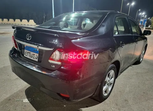 تويوتا كورولا 2013 أسود مستعملة للبيع - 4