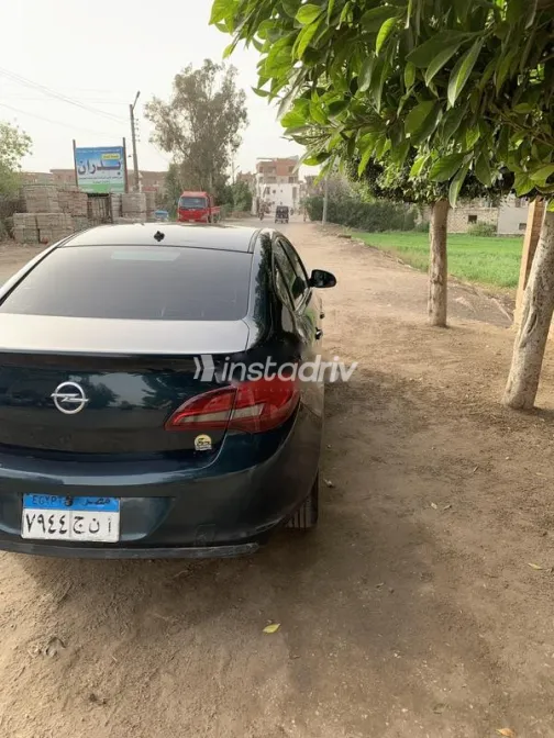 اوبل أسترا 2016 أبيض مستعملة للبيع - 9
