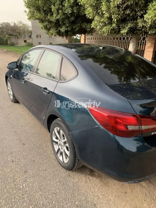 اوبل أسترا 2016 أبيض مستعملة للبيع - 10