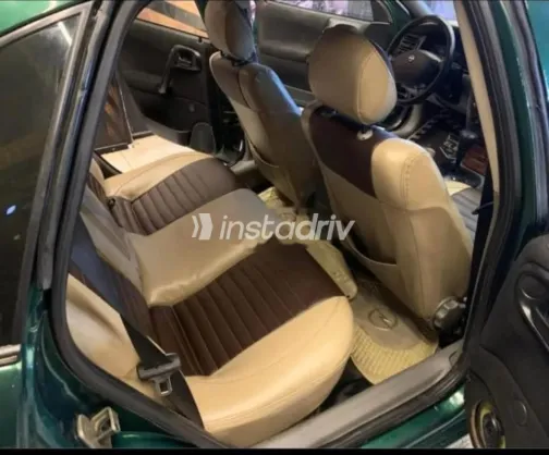 اوبل فيكترا 1996 أخضر مستعملة للبيع - 5