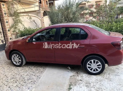 رينو لوجان 2016 أحمر مستعملة للبيع - 3