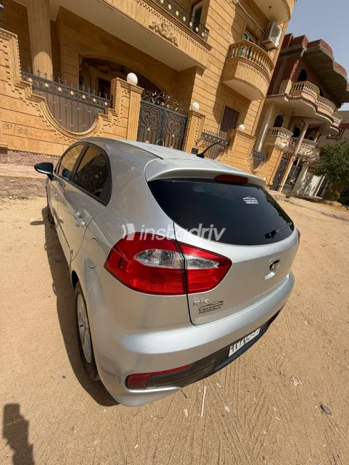 Kia Rio 2017 White Used for Sale - 3