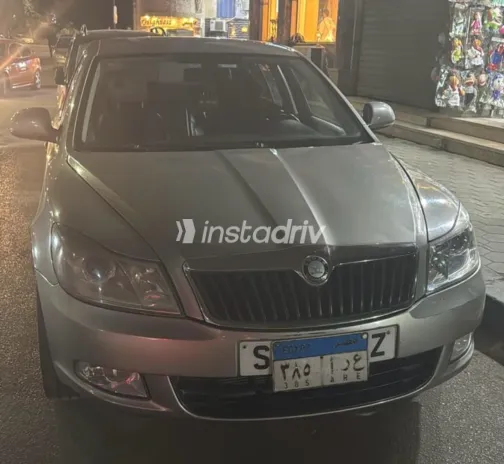 سكودا اوكتافيا 2010 أبيض مستعملة للبيع - 2