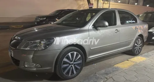 سكودا اوكتافيا 2010 أبيض مستعملة للبيع - 7