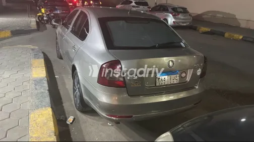 سكودا اوكتافيا 2010 أبيض مستعملة للبيع - 9