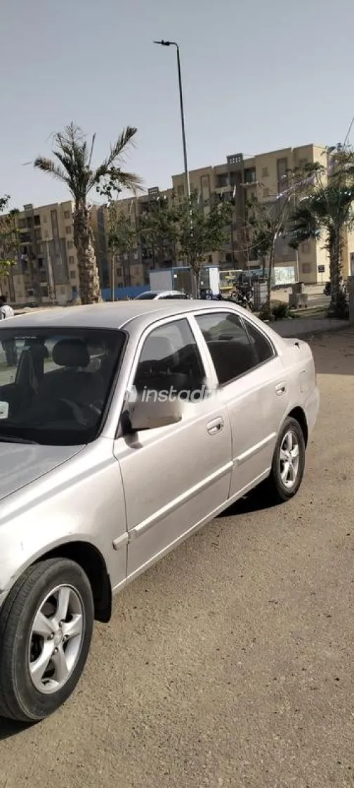 Hyundai Verna 2011 Silver Used for Sale - 2