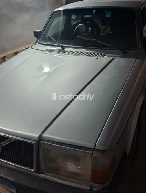 فولفو 240 1983 أبيض مستعملة للبيع - 1