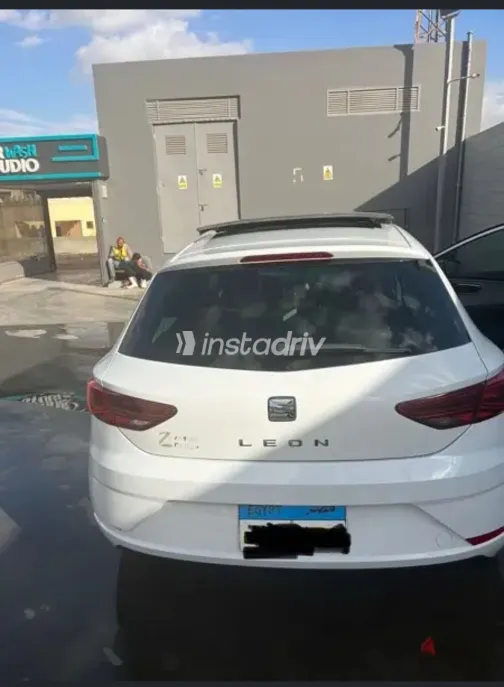 سيات ليون 2019 أبيض مستعملة للبيع - 1