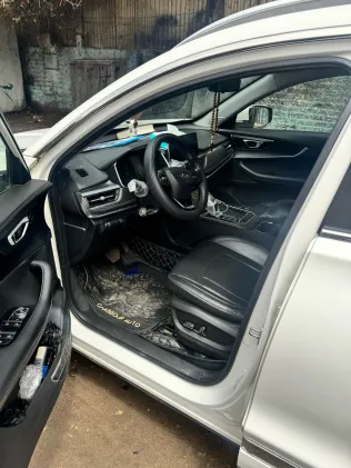 شيرى 8  تيجو 2025 أبيض مستعملة للبيع