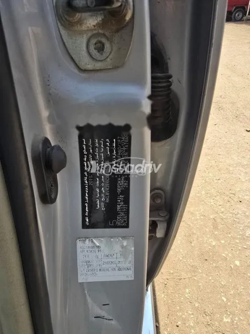 تويوتا كورولا 2012 فضي مستعملة للبيع - 3