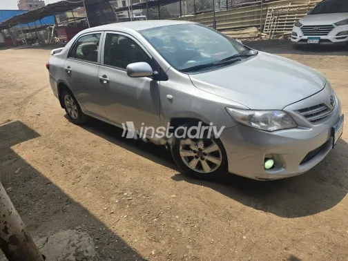 تويوتا كورولا 2012 فضي مستعملة للبيع - 4