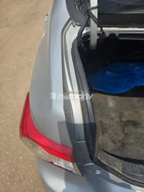 تويوتا كورولا 2012 فضي مستعملة للبيع - 8