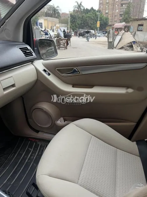 مرسيدس B 150 2009 أحمر مستعملة للبيع - 9