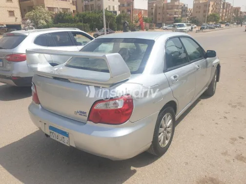سوبارو امبريزا 2004 فضي مستعملة للبيع - 4