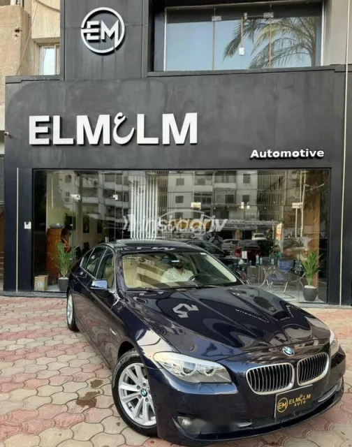 بي ام دبليو 520 2013 أزرق غامق مستعملة للبيع - 1