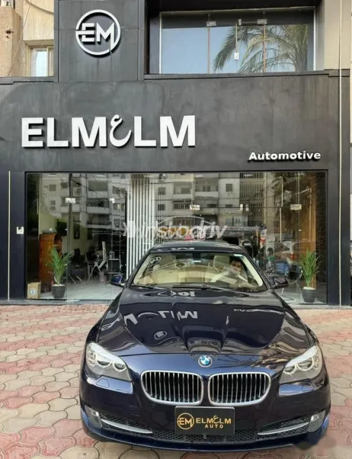 بي ام دبليو 520 2013 أزرق غامق مستعملة للبيع - 2
