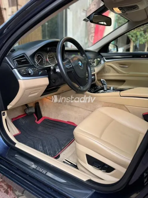 بي ام دبليو 520 2013 أزرق غامق مستعملة للبيع - 5