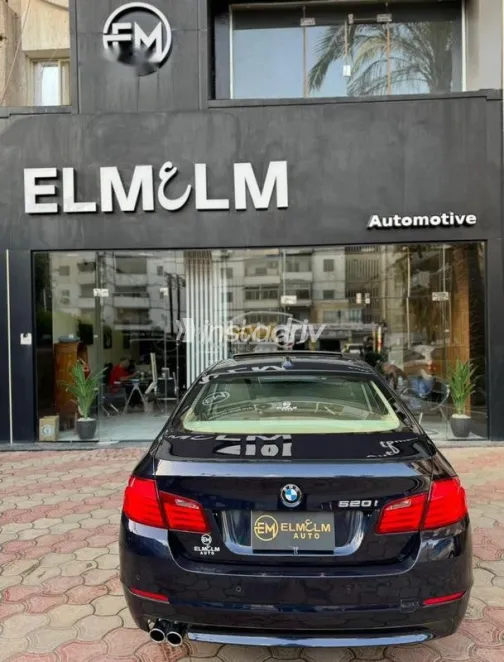 بي ام دبليو 520 2013 أزرق غامق مستعملة للبيع - 8