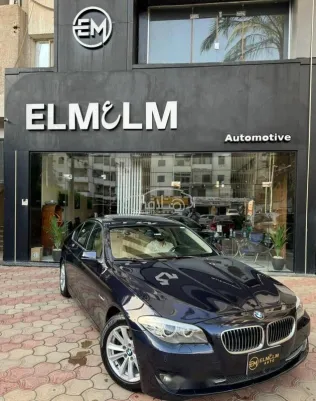 بي ام دبليو 520 2013 أزرق غامق مستعملة للبيع