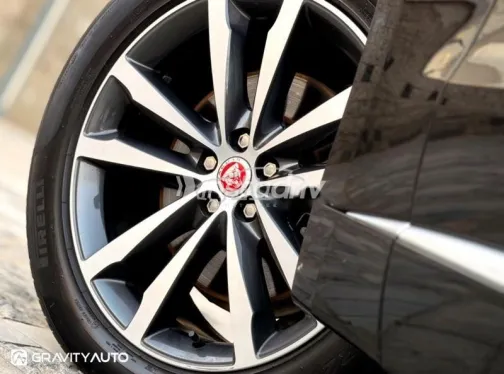 Jaguar F-Pace 2022 Black Used for Sale - 5