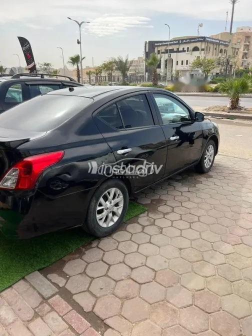 نيسان صنى 2018 أسود مستعملة للبيع - 3
