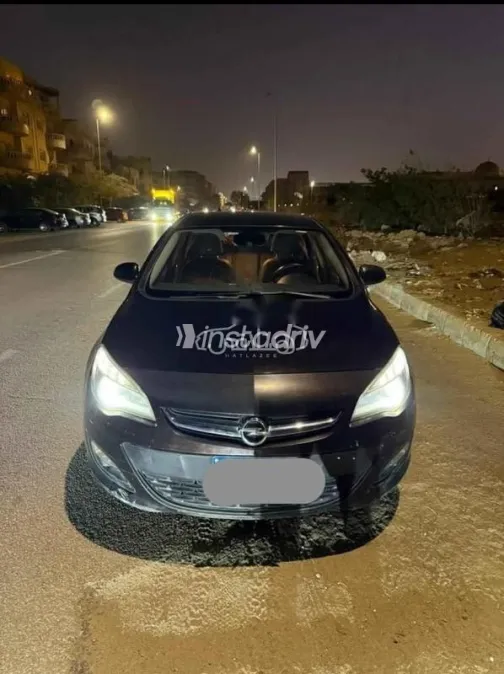 اوبل أسترا 2016 أبيض مستعملة للبيع - 1
