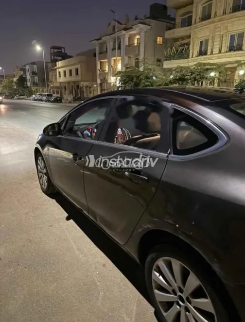 اوبل أسترا 2016 أبيض مستعملة للبيع - 5