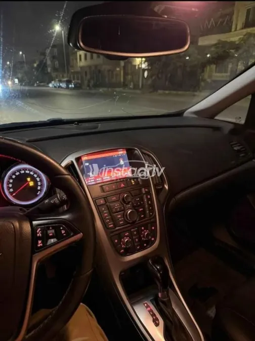 اوبل أسترا 2016 أبيض مستعملة للبيع - 7